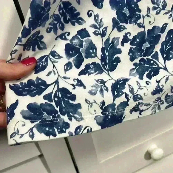 Appleseed’s Cotton Blue & White Floral Elbow Sleeve Top Size 3X - Picture 5 of 8